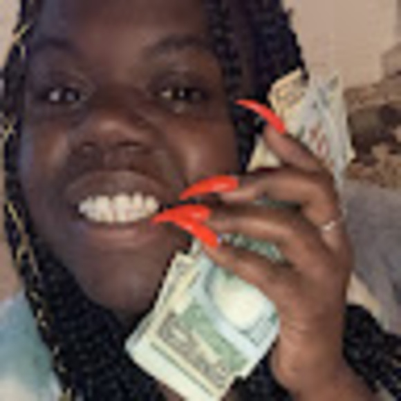 queenbee8833